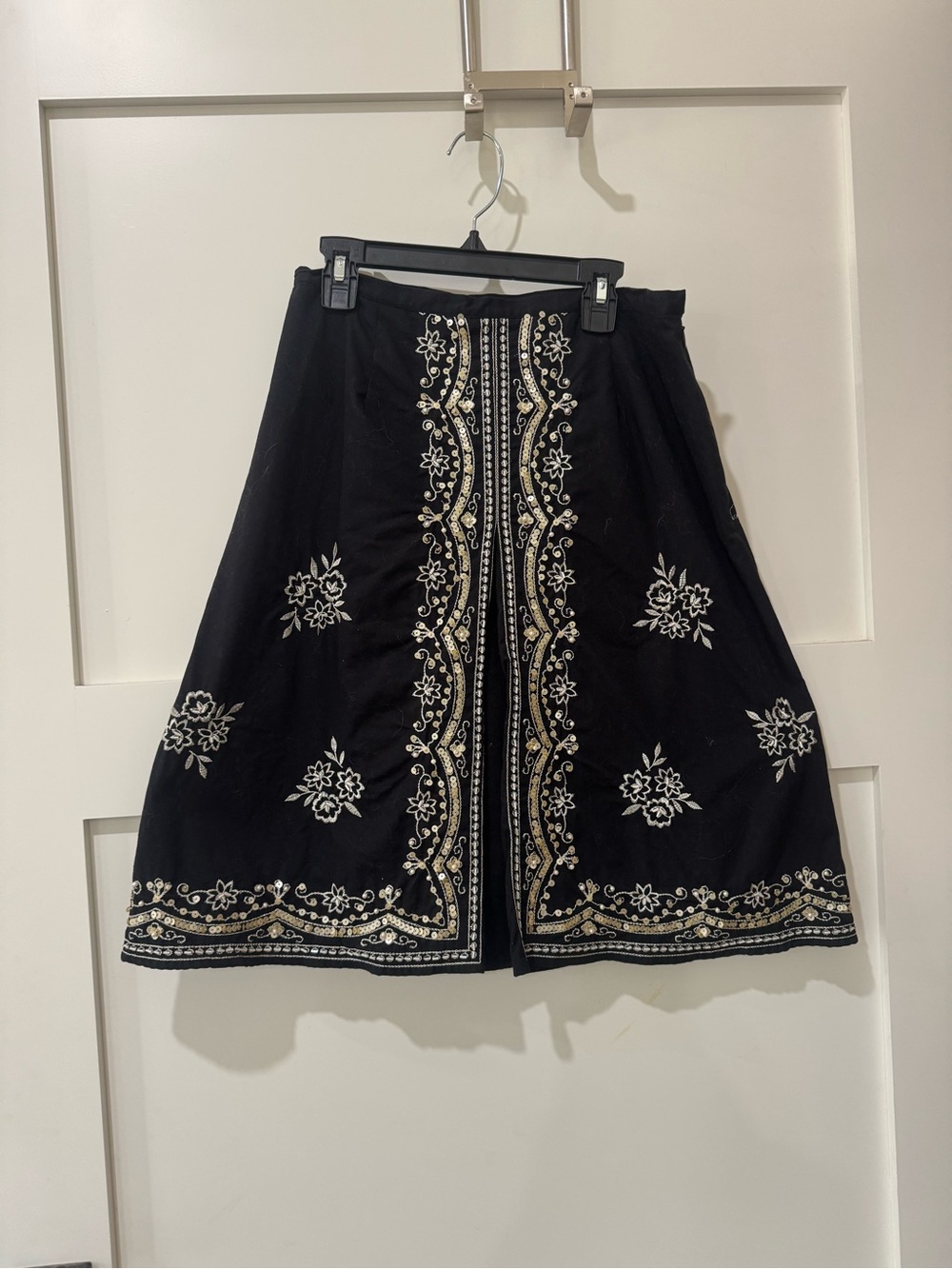New York and Co Vintage Black Embroidered A-Line Skirt Size 2